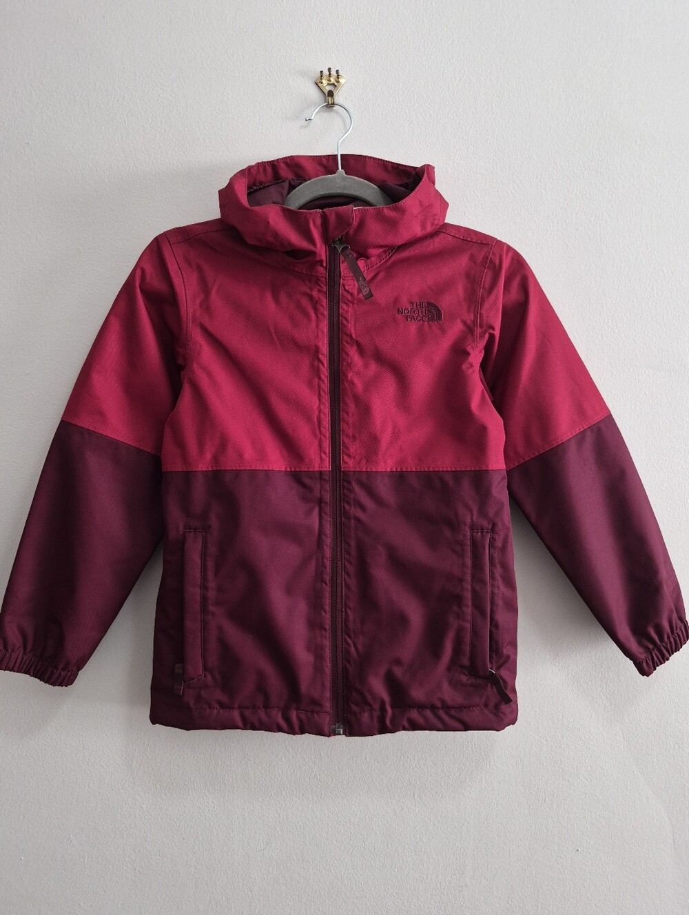 The North Face NWOT Boys Lightweight Jacket Hooded Rain Coat Size Small 7/8